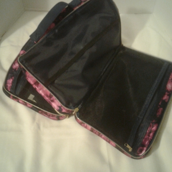 Ellen Tracey travel bag - Picture 2 of 2